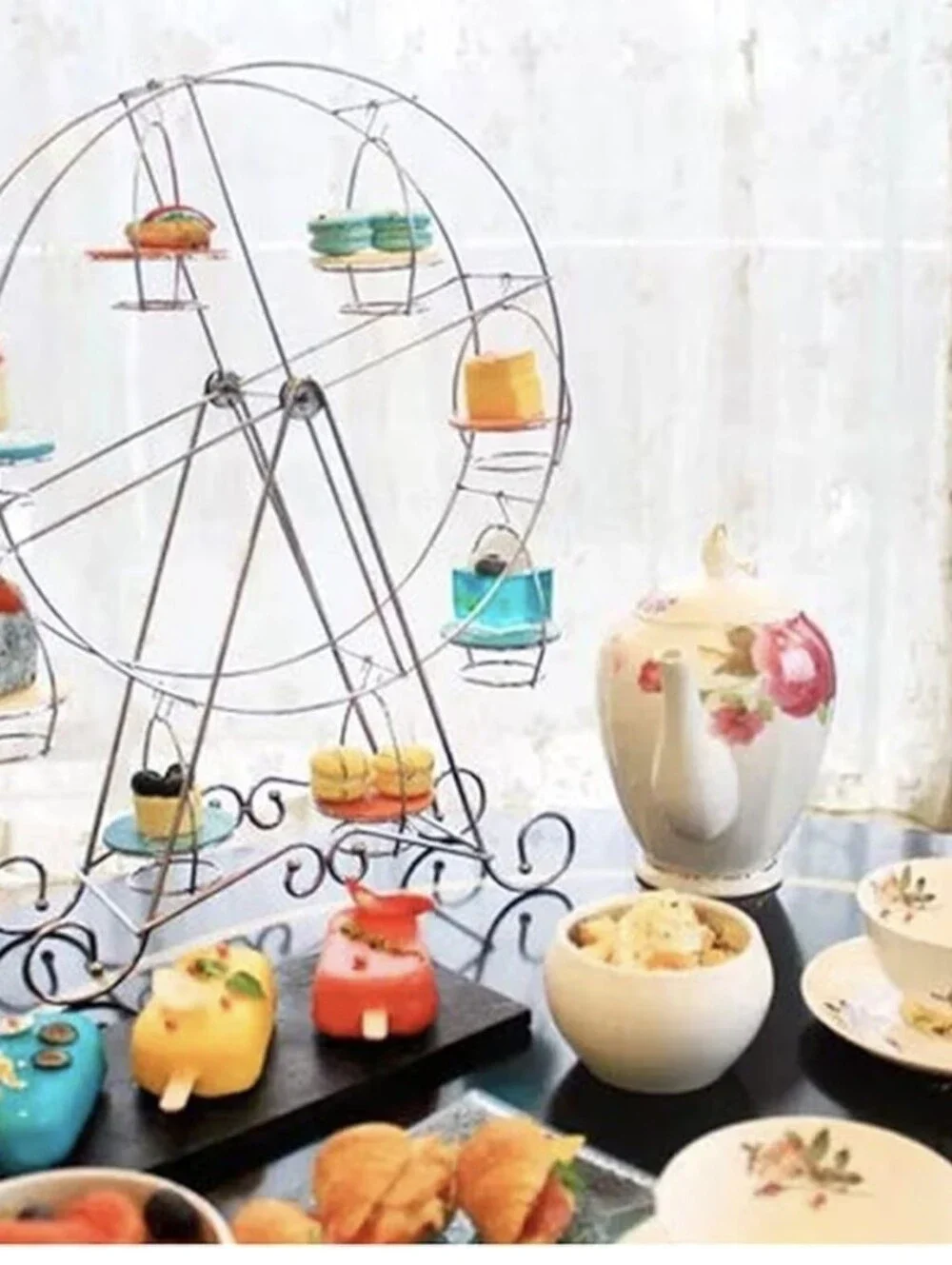 White Metal Ferris Wheel Cupcake Stand - Party Display